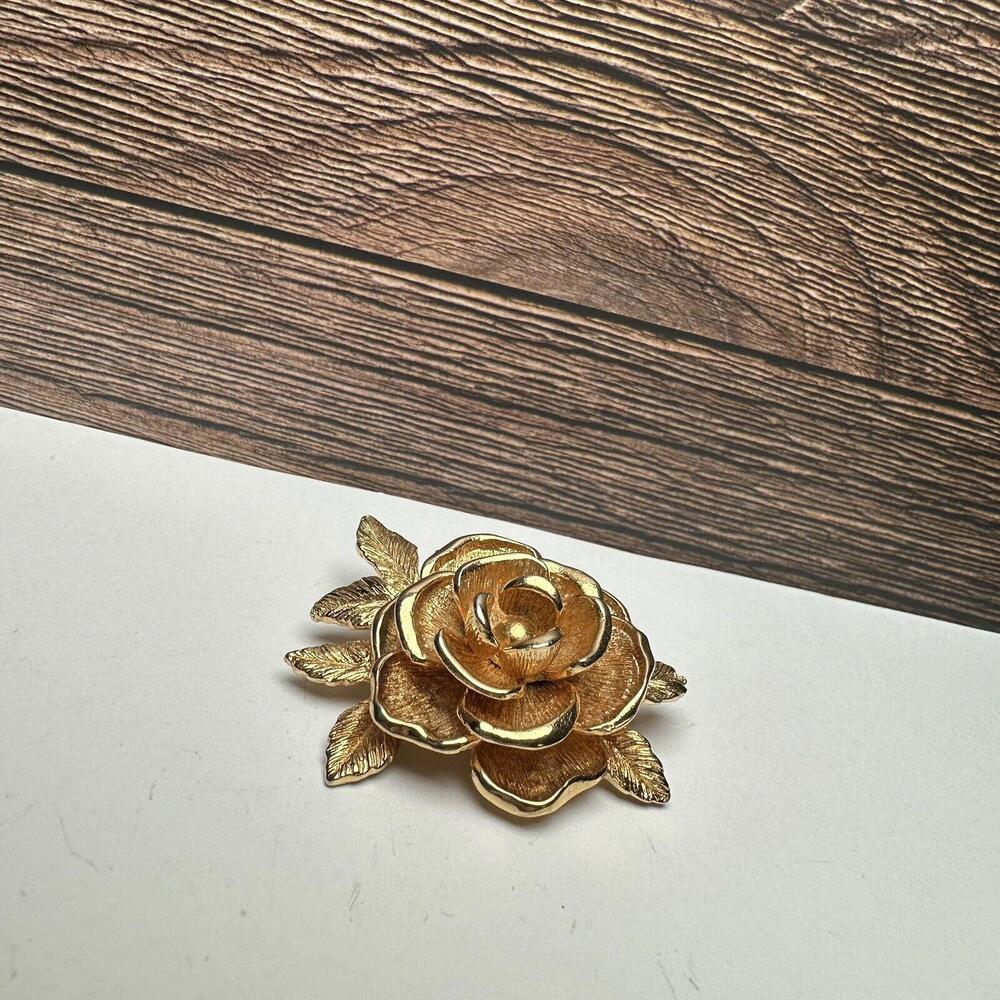 Vintage Sarah Coventry Rose Flower Gold Tone Brooch Pin Signed